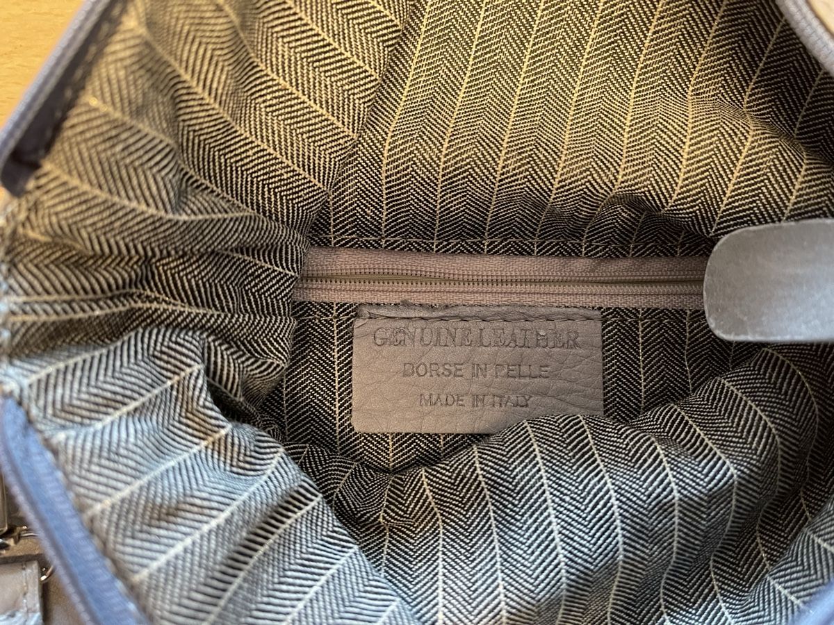 Borse da donna: Graue Leder Handtasche mit Schleife – Usato da Spreitenbach venduto da R_1691 5