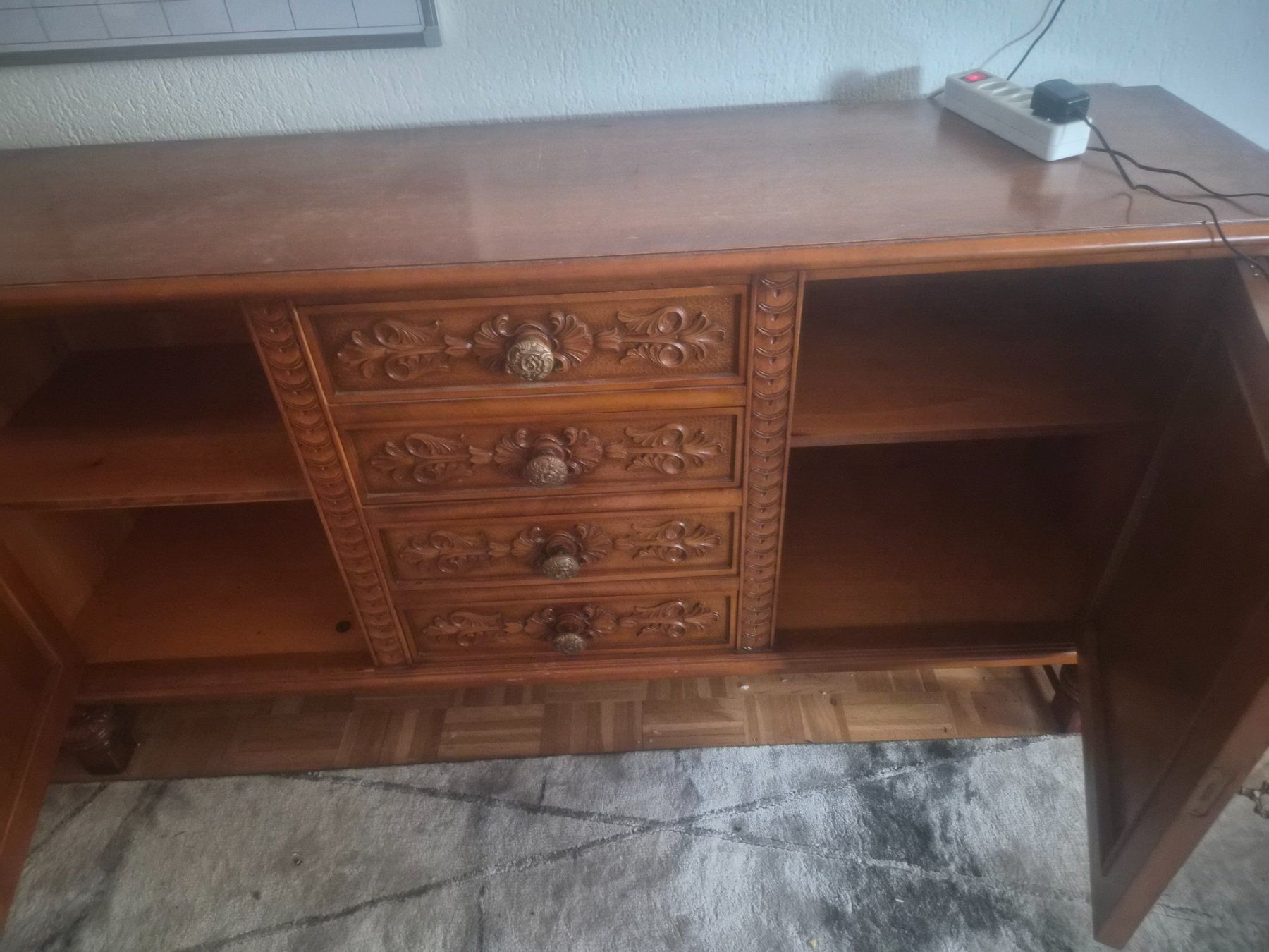 Kommoden: HOLZ Sideboard mit Schnitzereien – Gebraucht aus Bassersdorf von tanialevin15 1