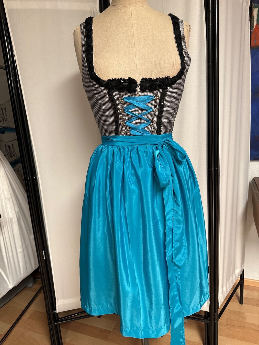 Krüger Vestiti: Dirndl Gr 32 Seide orig Steindl München – Usato da Oberweningen venduto da Jogi2