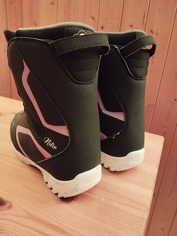 Scarpe per ragazze: Boots snowboard Nitro BOA 23.5 – Usato da Cudrefin venduto da Titanium01 1