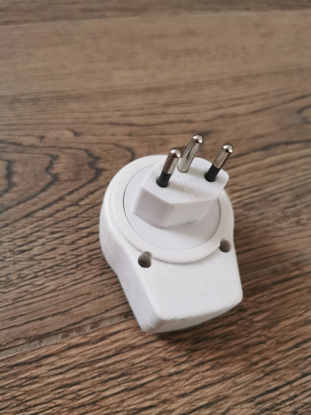 Unità & Adattatore: Praktischer Steckeradapter mit Schalter – Usato da Gossau ZH venduto da GDE19 2