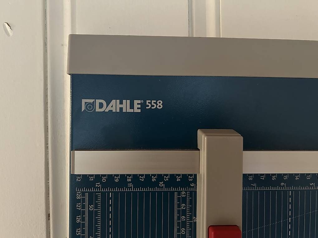 Tutte le macchine: Dahle Rollenschneidemaschine 558 A0 – Usato da Niederried Interl venduto da Elektrovolt 1