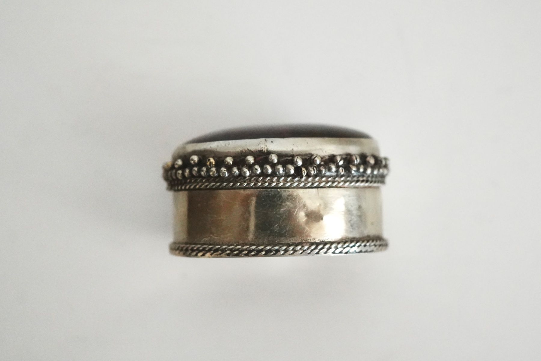 Altro in Decorazioni & Accessori: Schmuckdose Achat Cabochon, Metall Granulation – Usato da Volketswil venduto da HeredisAntiques 2