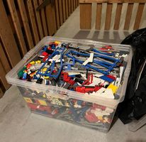 Lego Lot riesige Box viele Einzelteilen, Figuren, Bahn etc.