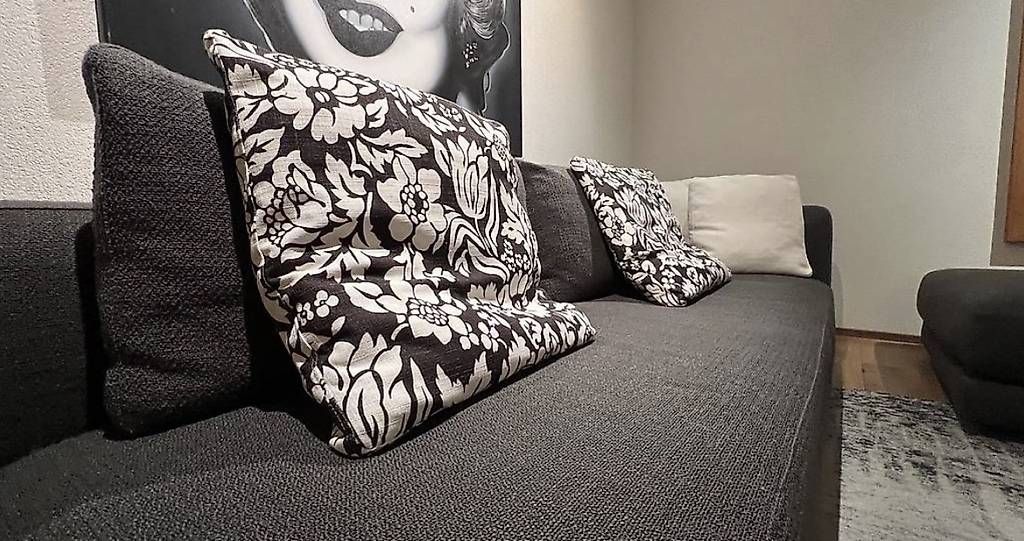 Divani: Sofa FLOYD mit Hocker von ALBERTA – Usato da Wangen SZ venduto da mha_j9rz 2