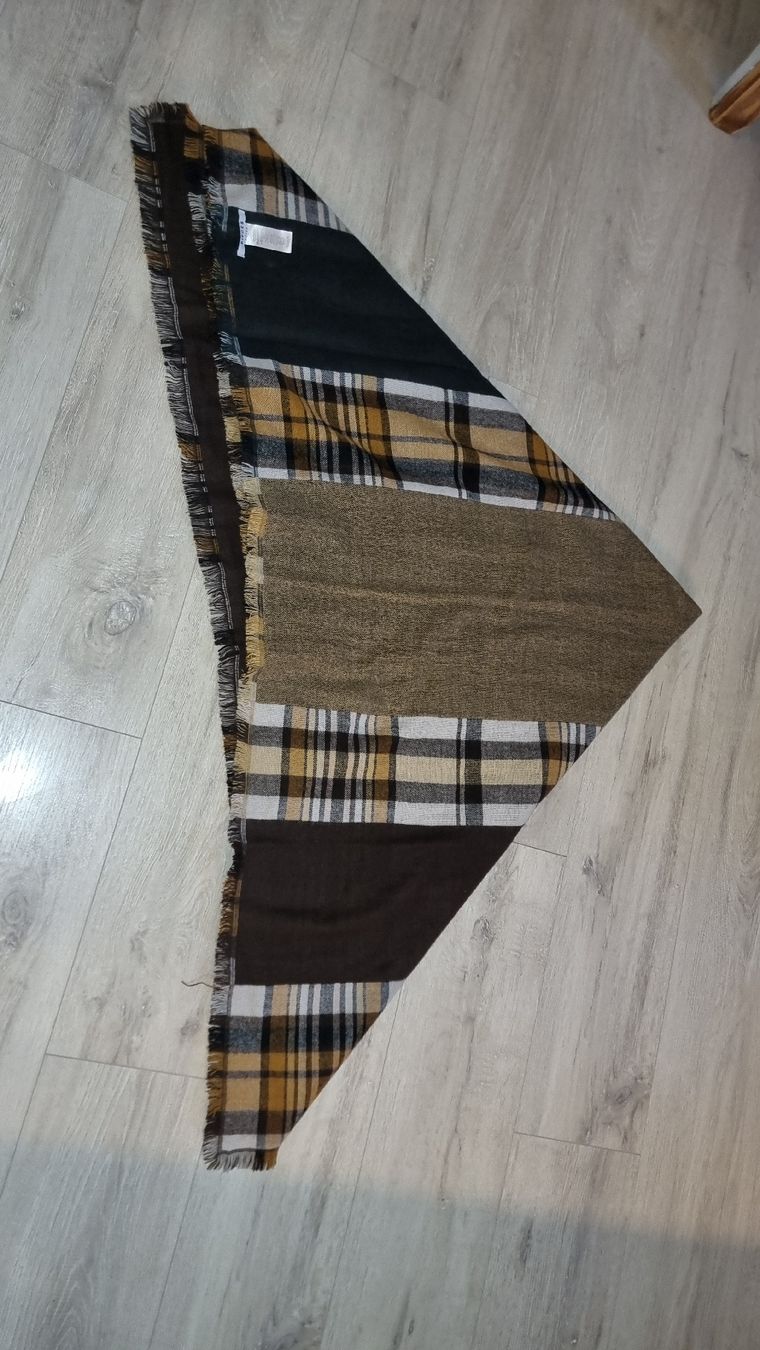 Pieces Foulard & Sciarpe: Neuer warmer PIECES Überwurf Schal  – Nuovo (secondo la descrizione) da Wigoltingen venduto da Zuckerfee84 1