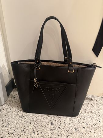 wunderschöne Schwarze Guess Tasche