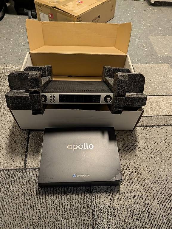 Attrezzatura per studi di registrazione: Universal Audio Apollo 8 mit Thunderbolt 3 Karte – Usato da Zürich venduto da Flvr