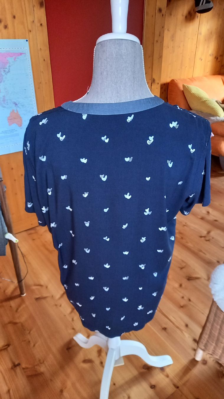 Blusen: Sandwich Bluse, dunkelblau mit Muster, Gr. 42 – Gebraucht aus St. Gallen von Otterndorf 1