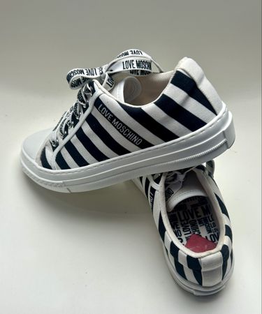 Love Moschino Sneaker Trainers Schuhe 39 39.5 wNeu NP 200.-
