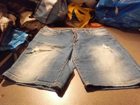 Jeans-Shorts Grösse 40, Chicoree, Hydee