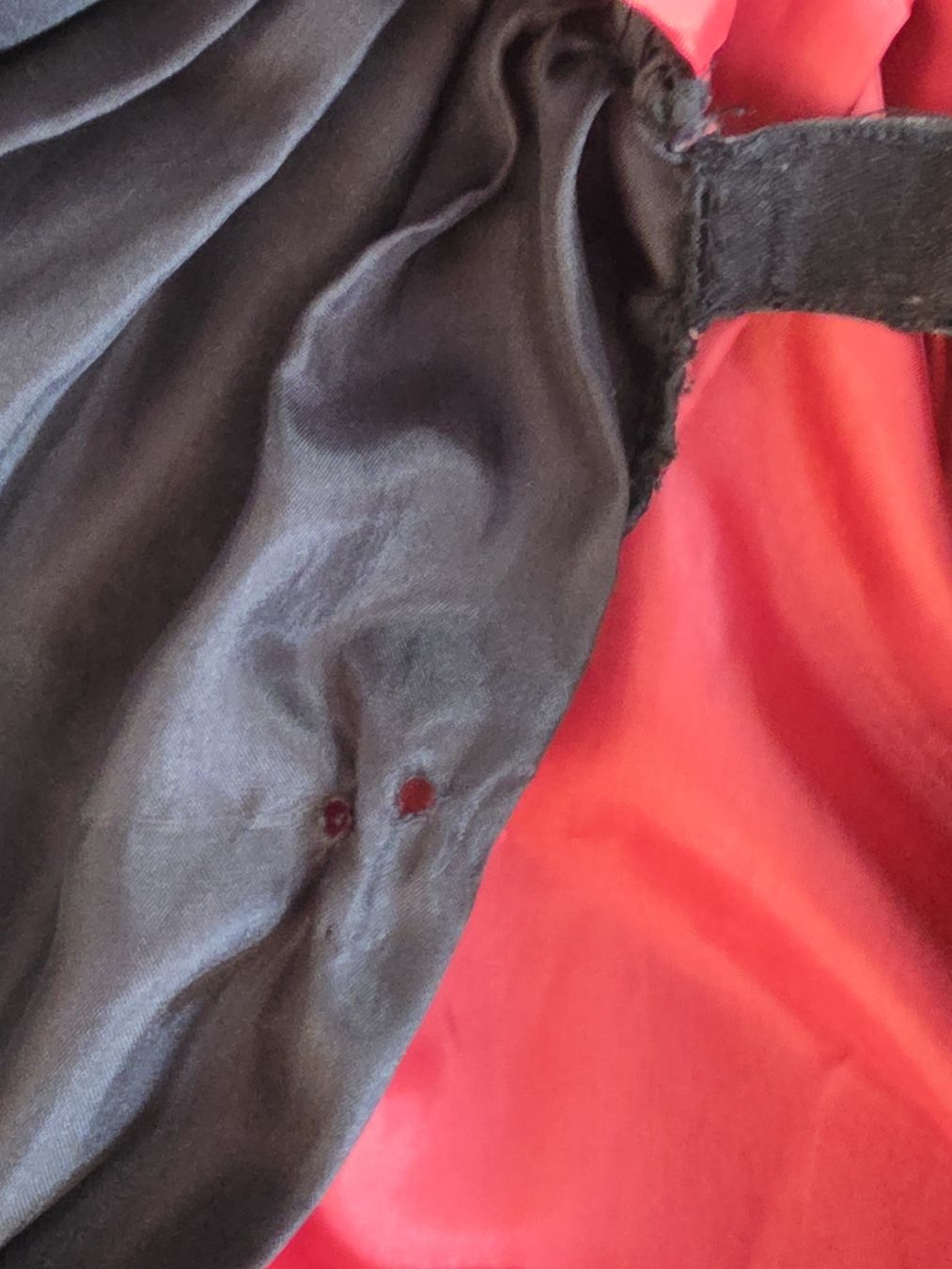 Costumi: Umhang schwarz-rot Vampier Kinder – Usato da Birmensdorf ZH venduto da eva_9hvs 2