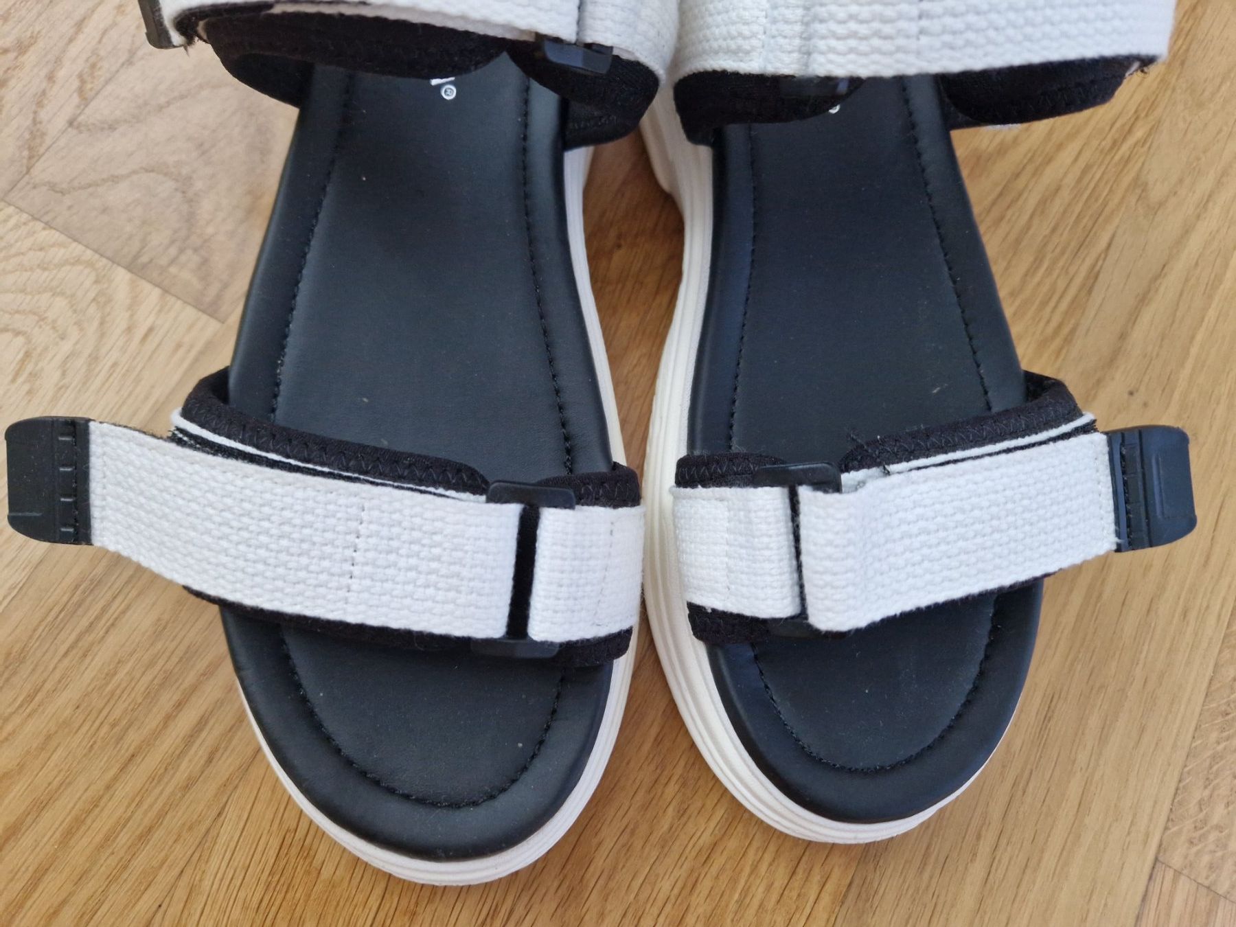 Scarpe da donna: Neue Sandalen Gr. 40/ Damenschuhe/ Sommerschuhe – Nuovo (secondo la descrizione) da Dübendorf venduto da GrueneGurke 2
