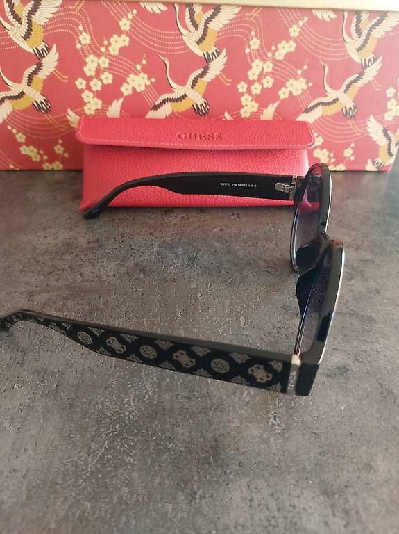Guess Lunettes & Verres: Lunettes guess – D'occasion à Savièse par mag_58f8 3