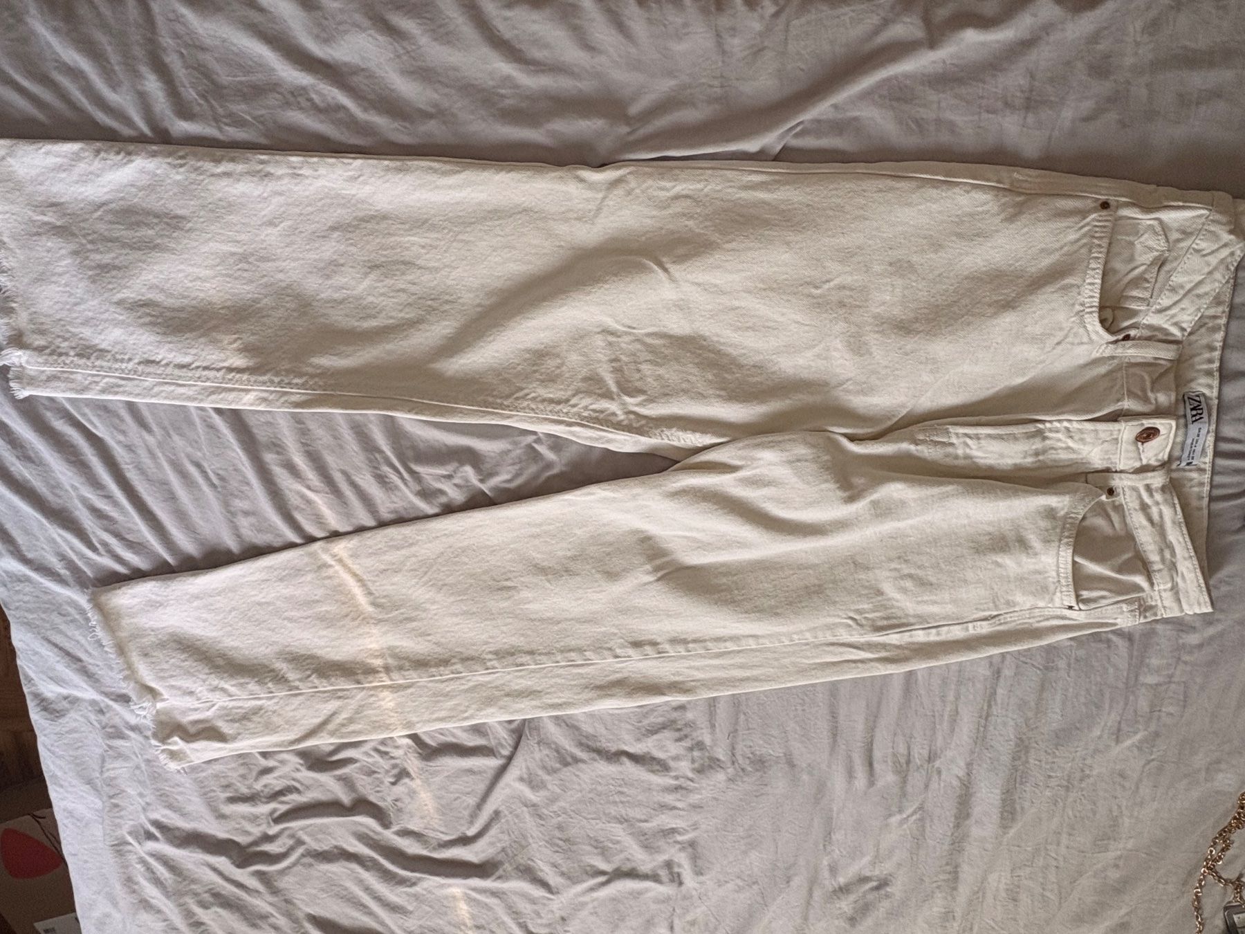 Pantaloni: Pantalon ZARA blanc taille 36 – Usato da Payerne venduto da del_p2fd