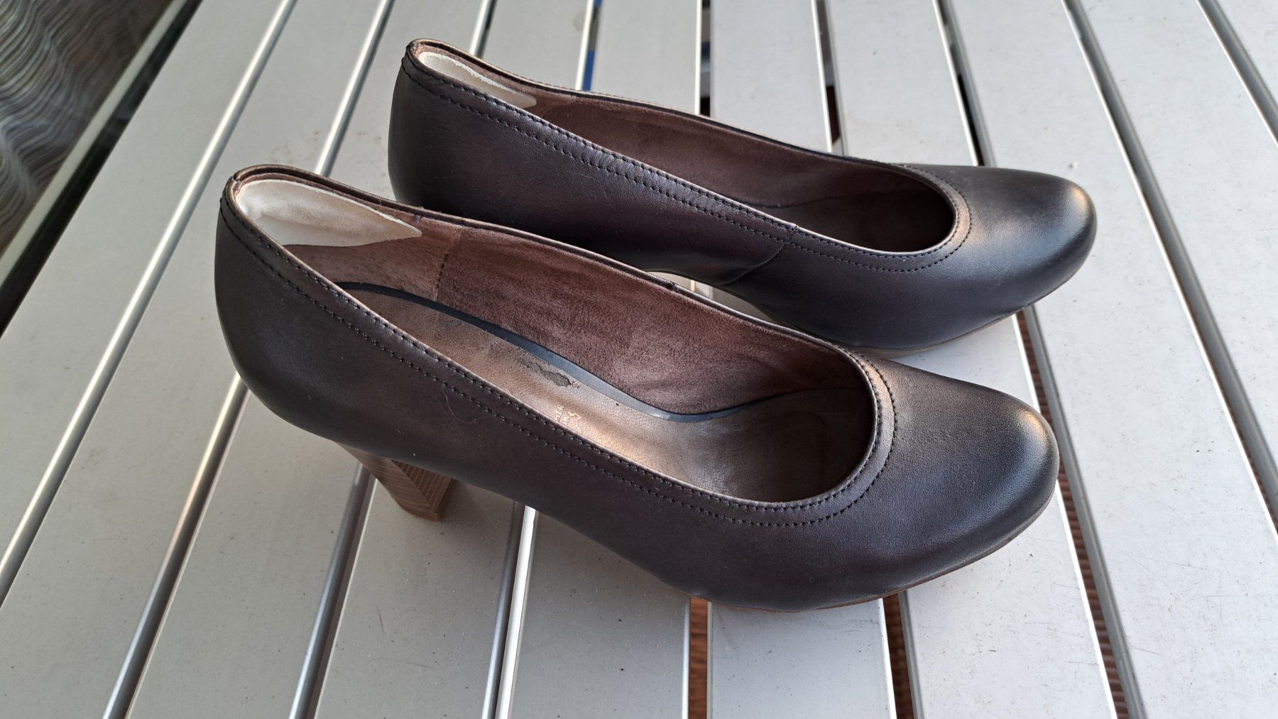 Tamaris Damenschuhe: Blaue Tamaris-Pumps, Gr. 38, Echtleder – Gebraucht aus Schliern b. Köniz von Potpourri