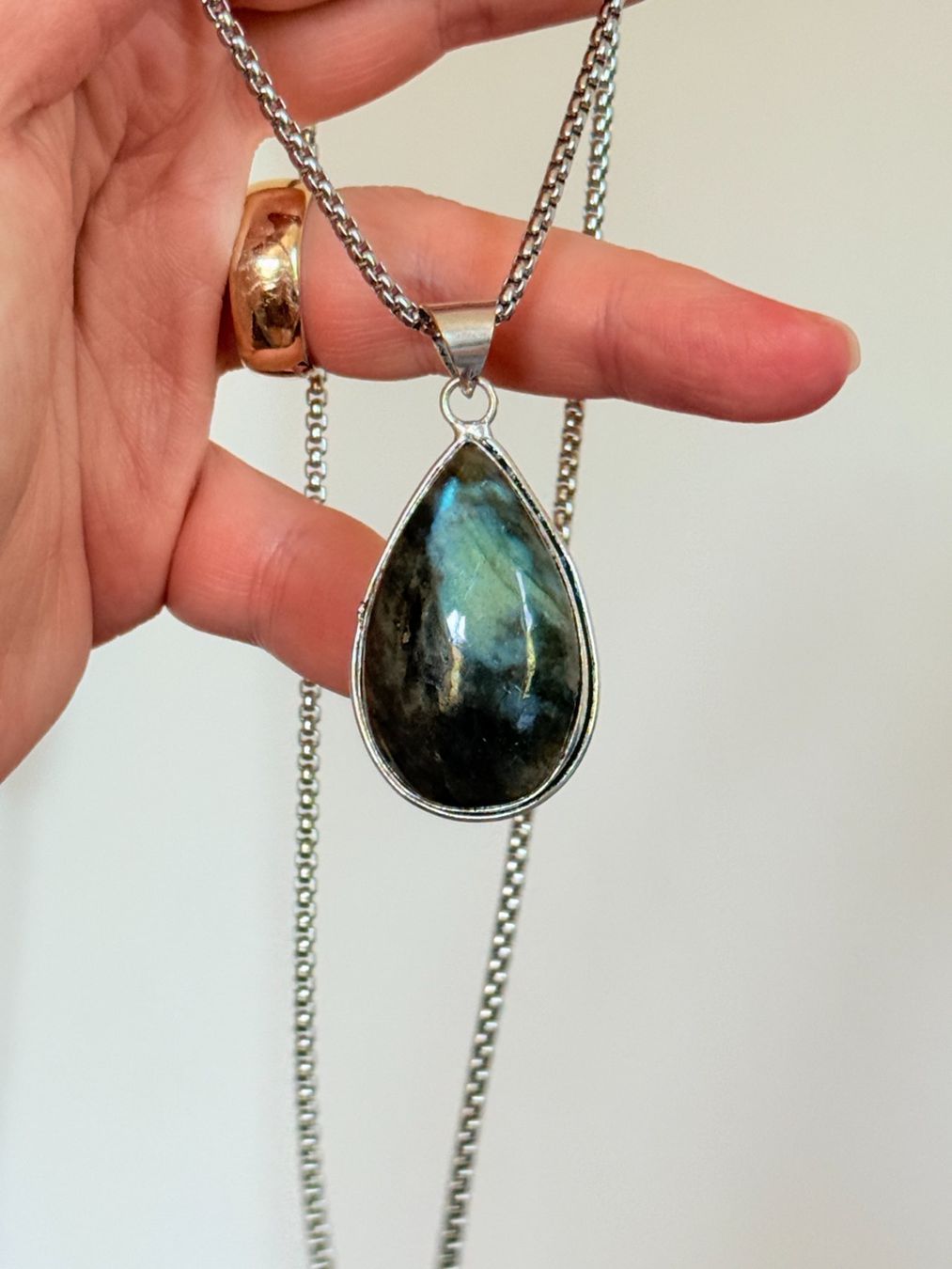 Catenine: Superbe pendentif Labradorite & chaîne – Nuovo e nell'imballaggio originale da Genève venduto da AWWA 1