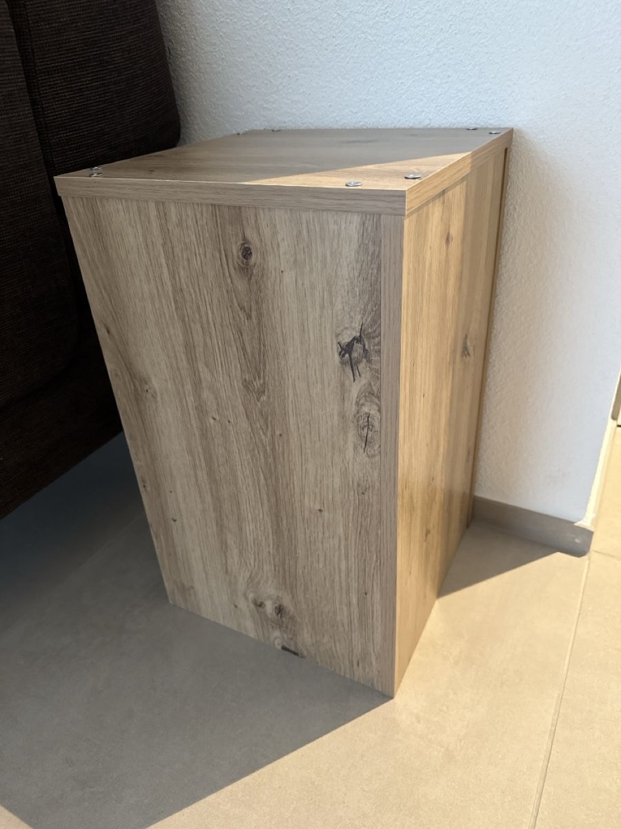 Comodini: Holz Nachttisch / Beistelltisch in Wildeichenoptik – Nuovo (secondo la descrizione) da Küttigen venduto da ricardawild