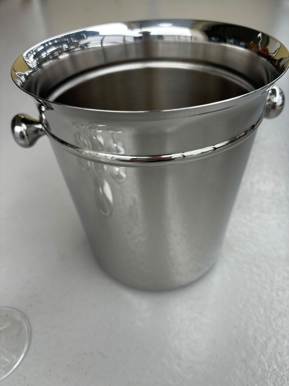 Sonstiges: Champagner-Set: Edelstahlkühler & 4 Gläser, sicherer Versand – Gebraucht aus Zollikon von Ostendo 5