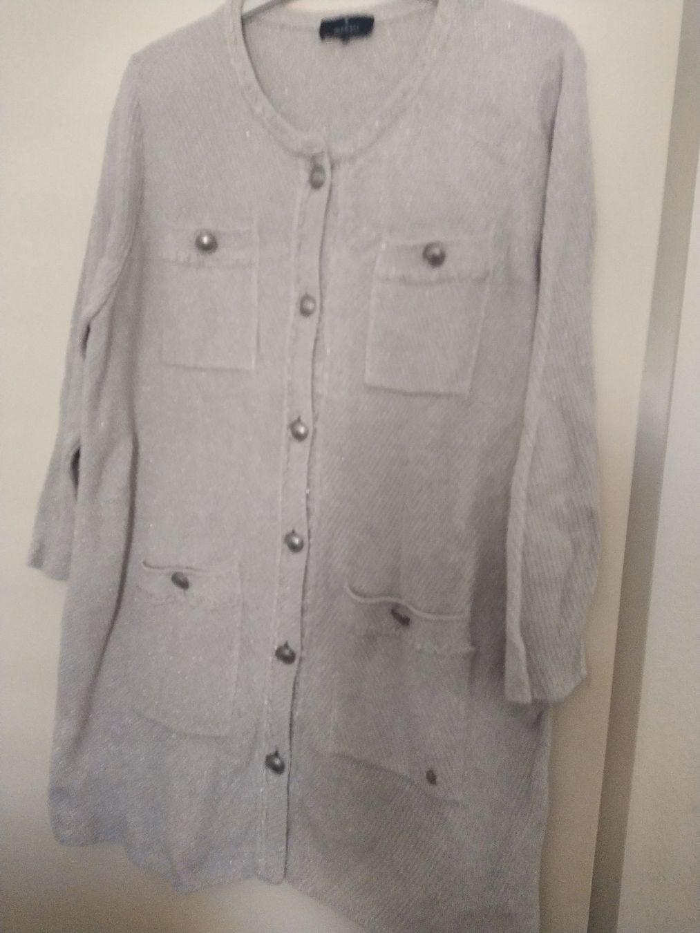 Monari Giacche: Strickjacke MONARI, Grösse 44, grau metallise – Usato da St. Urban venduto da Remember4 2