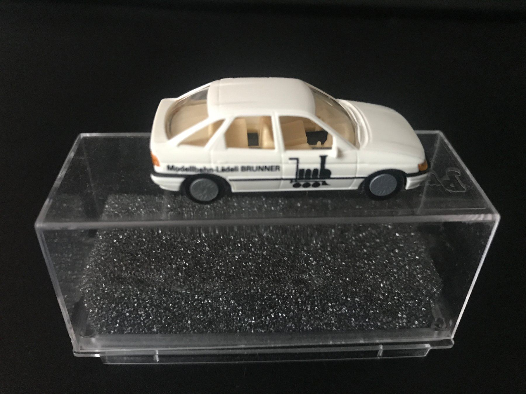 Praliné Modellini d'auto: Praline Ford Escort "Modellbahn-Lädeli Brunner" 1:87 selten – Usato da Herisau venduto da dak66 1
