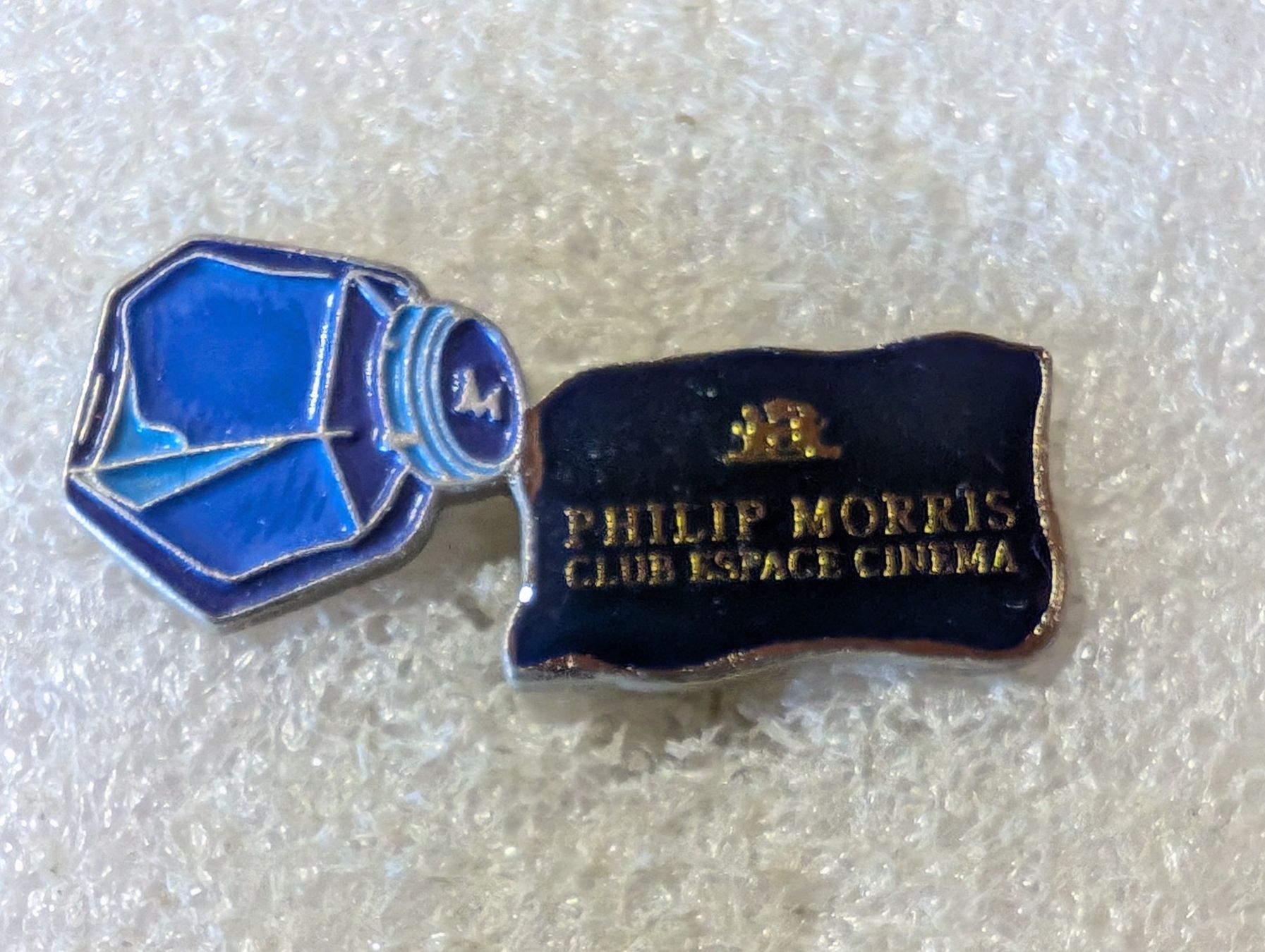 Placchette & Badge: Ansteckpin 153: Philip Morris – Usato da Oppligen venduto da Pin-Fall-Shop