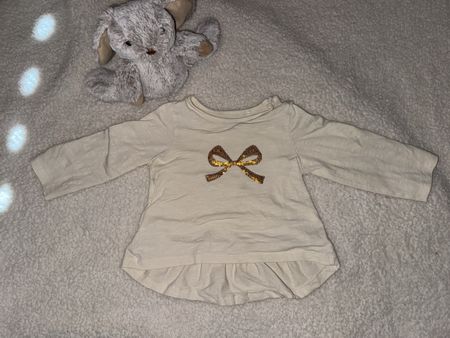 Langarmshirt weiss/beige mit goldener Schleife Gr. 80