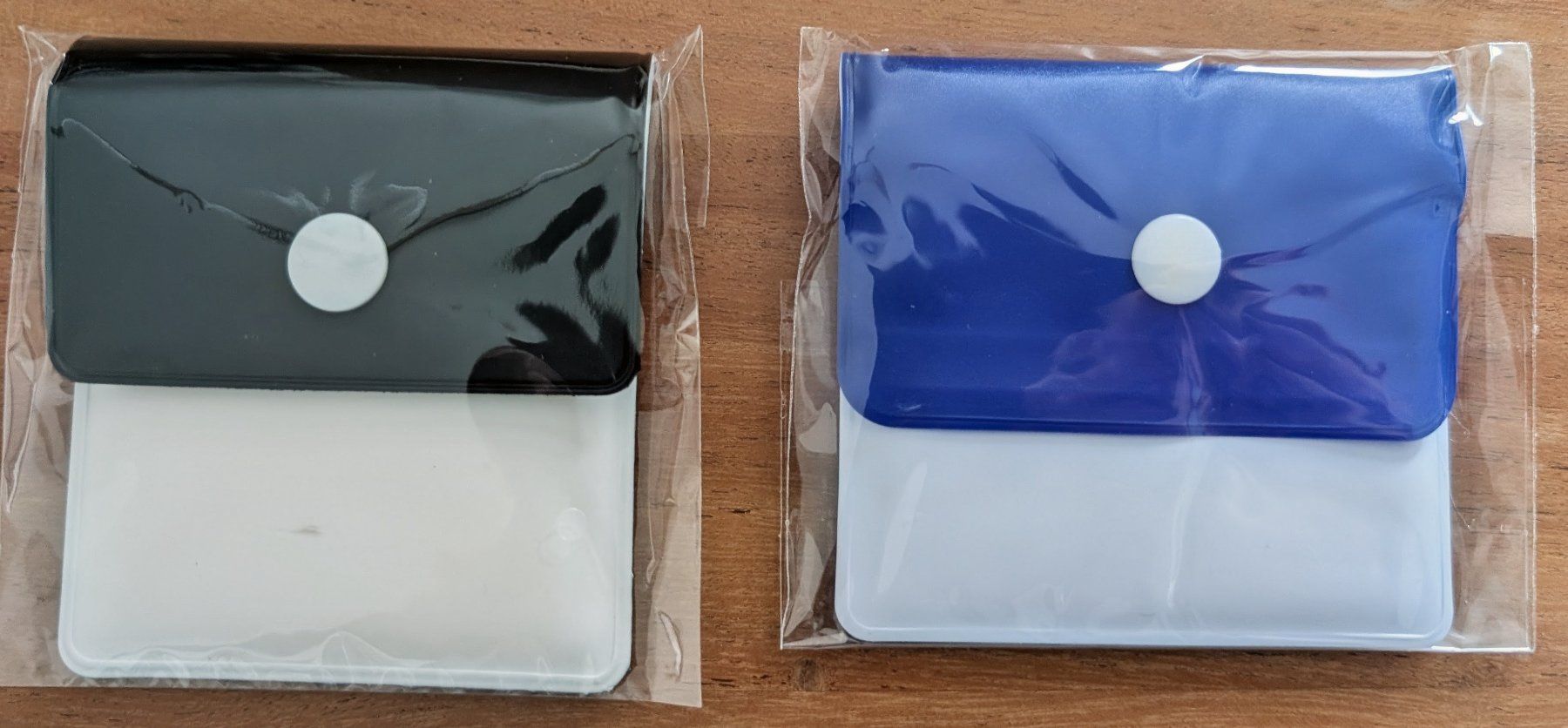 Cendriers: 2 Stück Taschen-Aschenbecher, NEU – Neuf avec emballage d'origine à Zürich par Milk-and-Chicken