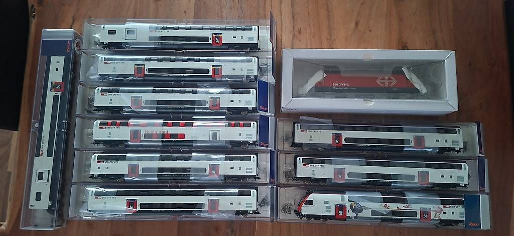 Roco Modellini di ferrovie: Roco IC 2020 und Märklin Re 460 – Usato da Brügg BE venduto da Milleracer