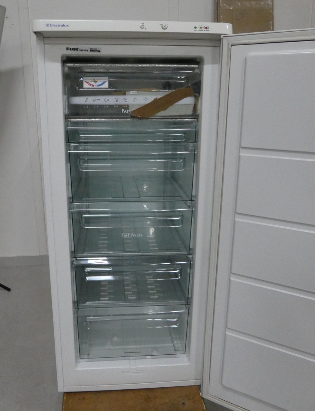 Electrolux Gefrierschrank: Electrolux Gefrierschrank – Gebraucht aus Volketswil von brockipfannenstil 1