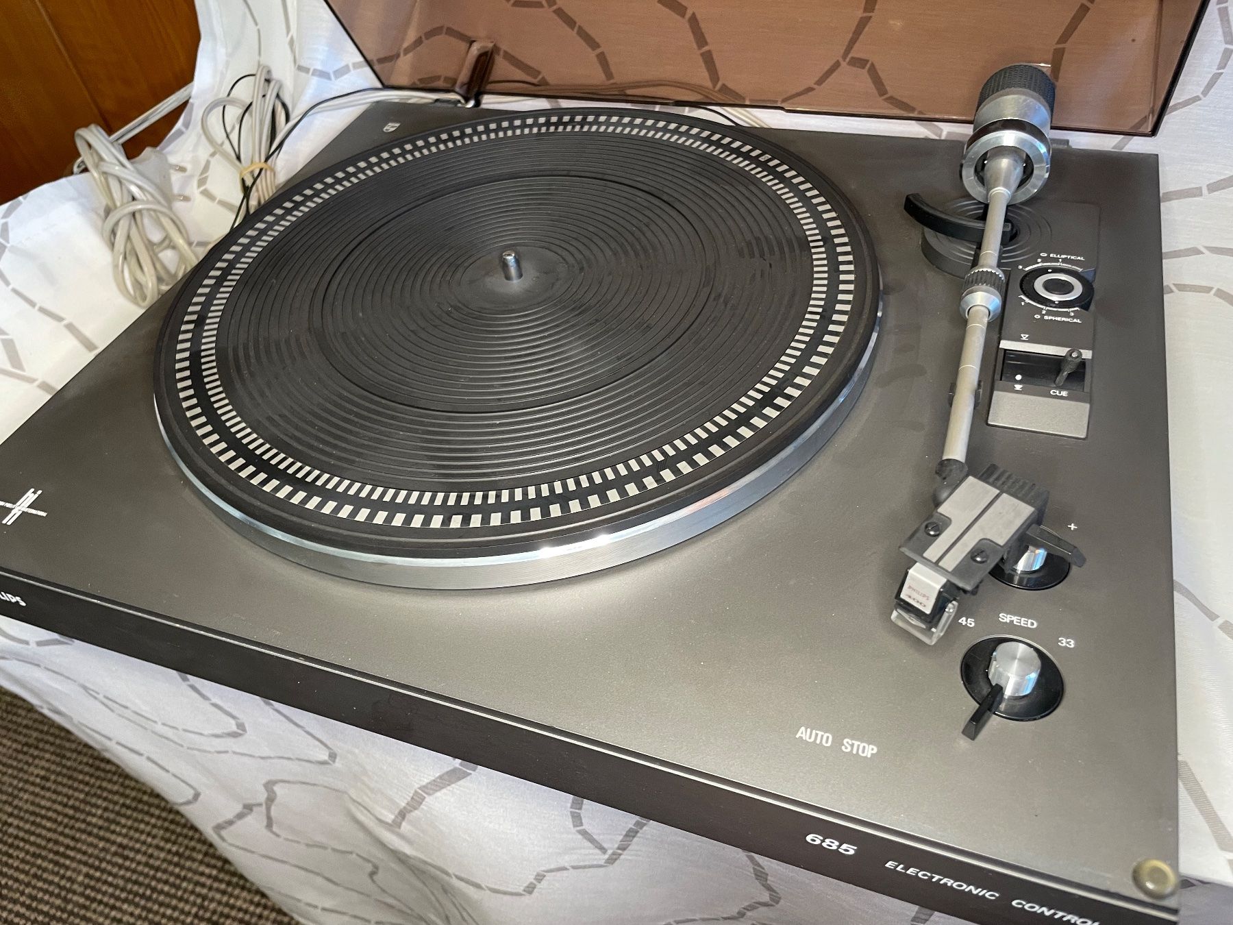 Philips Tourne-disques: Plattenspieler Philips AF 685 electronic control – D'occasion à Rafz par stg101