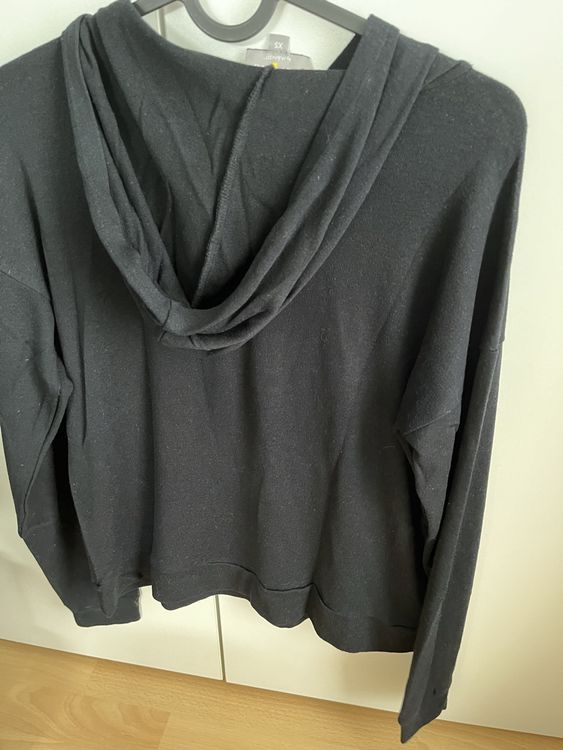Pulls & Sweat-shirts: Schwarzer Kapuzenpullover Gr. XS – D'occasion à Diepoldsau par Sonne14 1