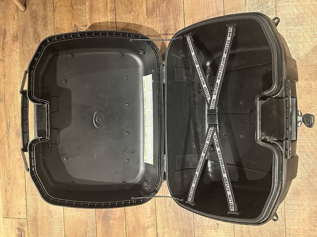 Topcase: Motorrad Kiste GiVi – Gebraucht aus Schönried von BigBlockV8 2