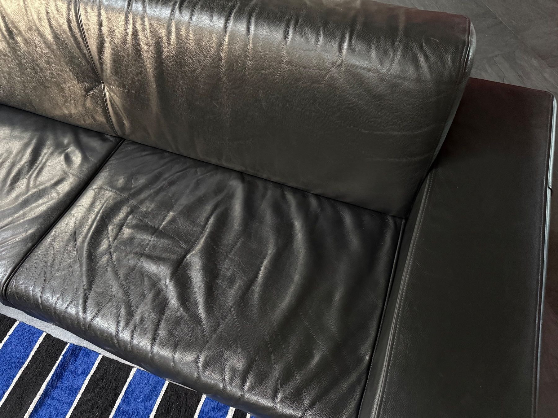 Divani: Minimalistisches Designer Sofa aus schwarzem Echtleder – Usato da Müllheim Dorf venduto da Raphael88swiss 4