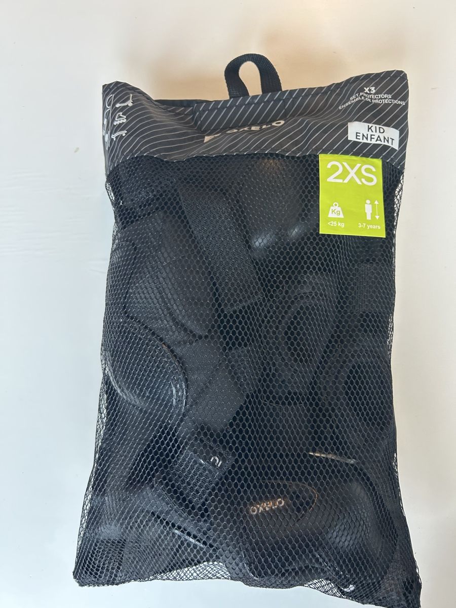 Oxelo Protezioni & Imbottiture: Oxelo Knie Schutz Gr. XXS – Usato da Luzern venduto da Exberlinerz 1