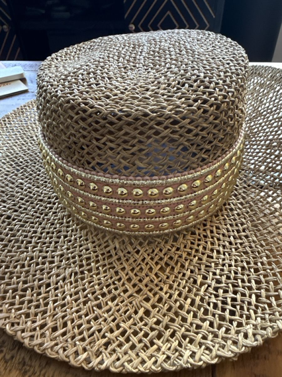 Hüte, Mützen & Caps: Straw Hat with Metallic Stud Detail, Like New – Gebraucht aus Zürich von ann_h6tp 1