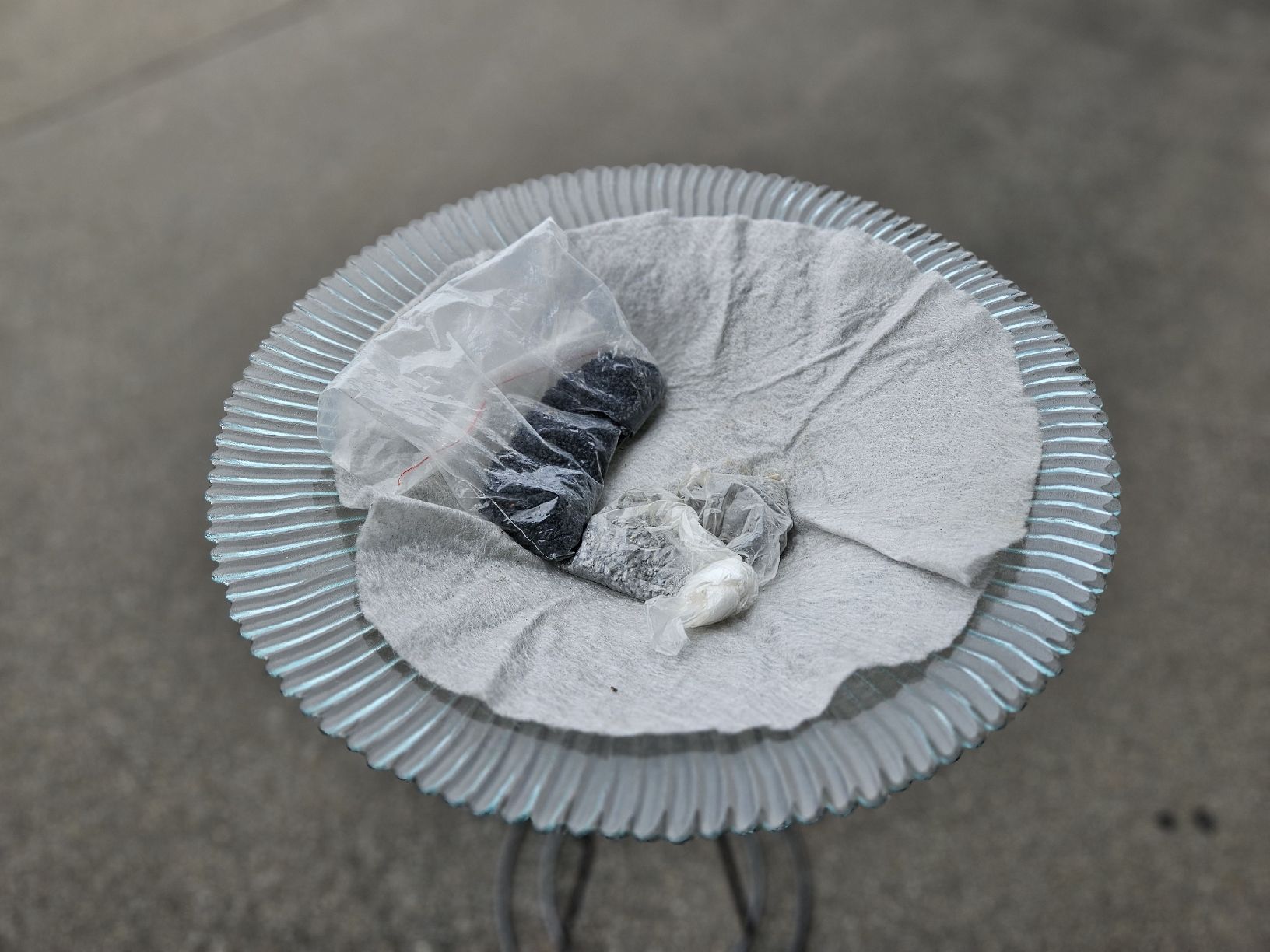 Autres articles pour la maison: Ständer mit Glasschale.  – D'occasion à Aesch par YaVi7880 2