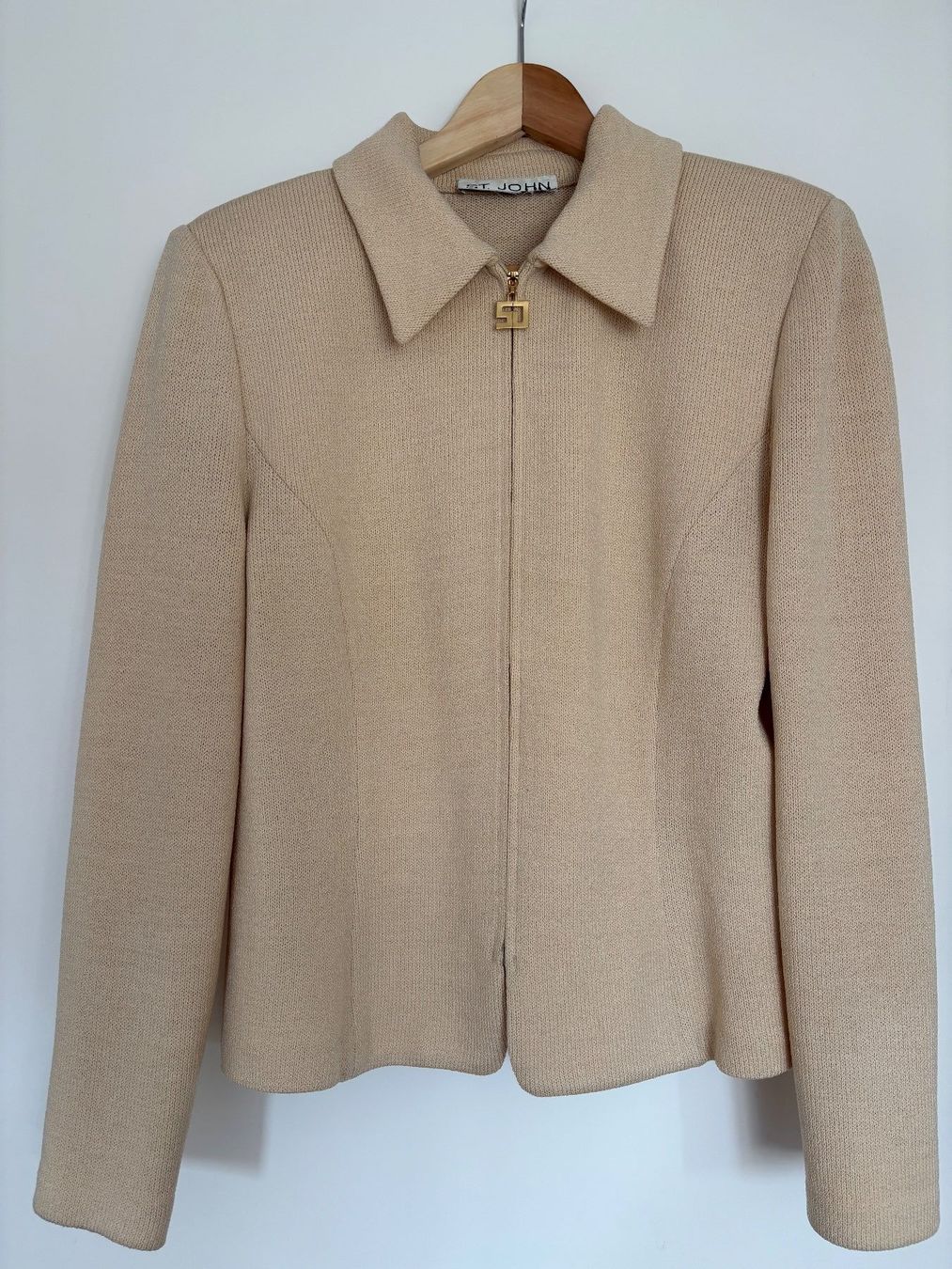 Jacken: St. John cremefarbener Strickblazer – Gebraucht aus Horgen von uge_pd5p 1