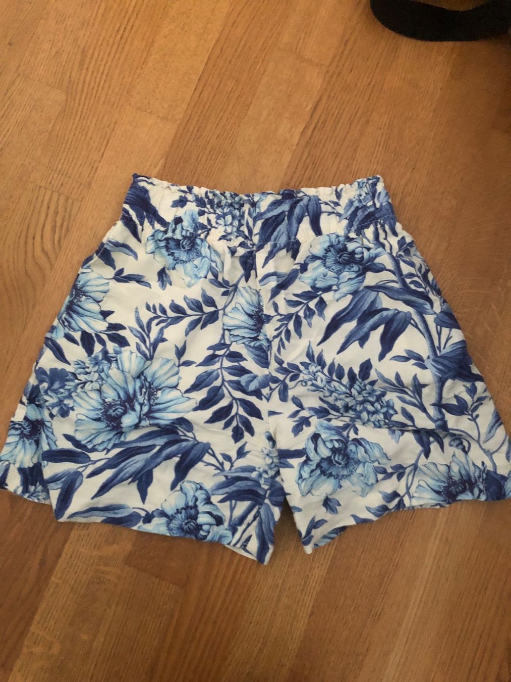 H&M Pantaloni: SHORTS H&M XS – Usato da Wattwil venduto da jopara