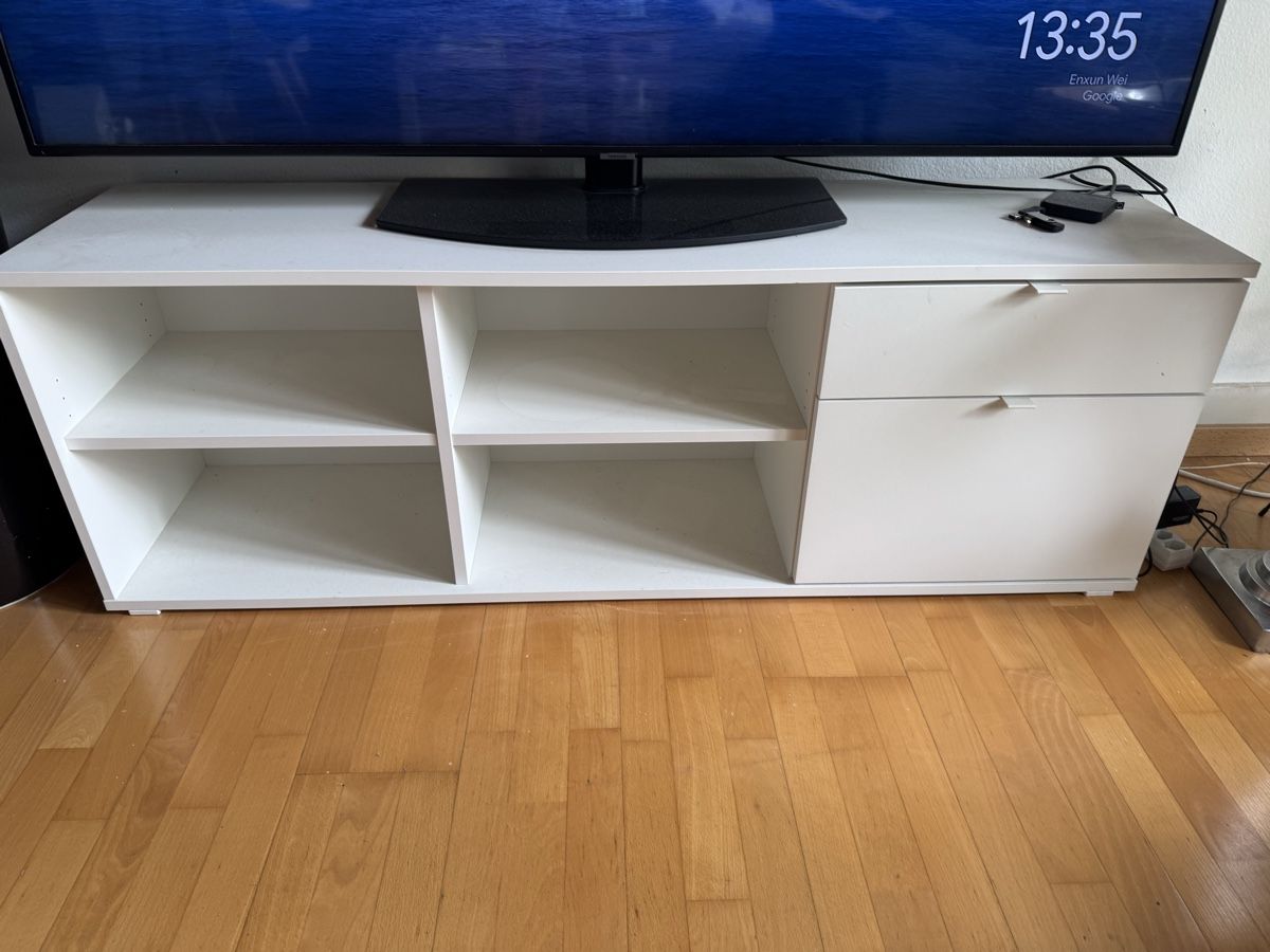 Ikea Mobili TV: Tv móbile – Usato da Bern venduto da dan_n7wy