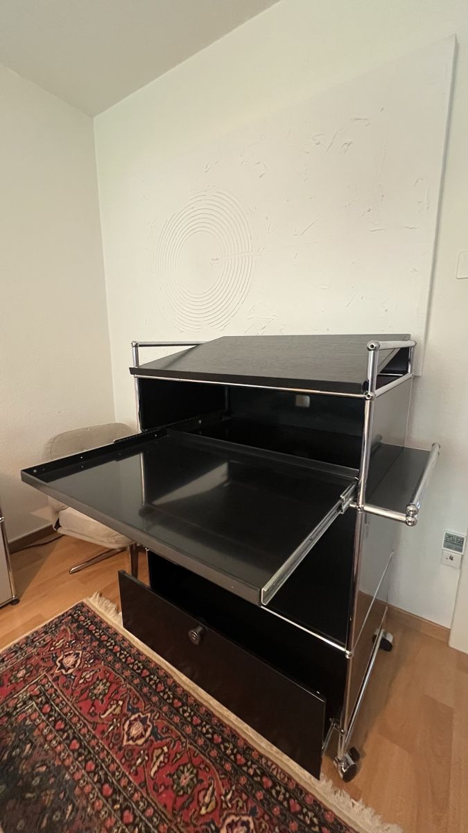 USM Korpus: USM Haller Stehtisch Graphitschwarz – Gebraucht aus Zürich von 8047