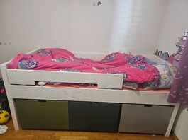 Halbhochbett mit 3 grossen Schubladen inkl. Matratze