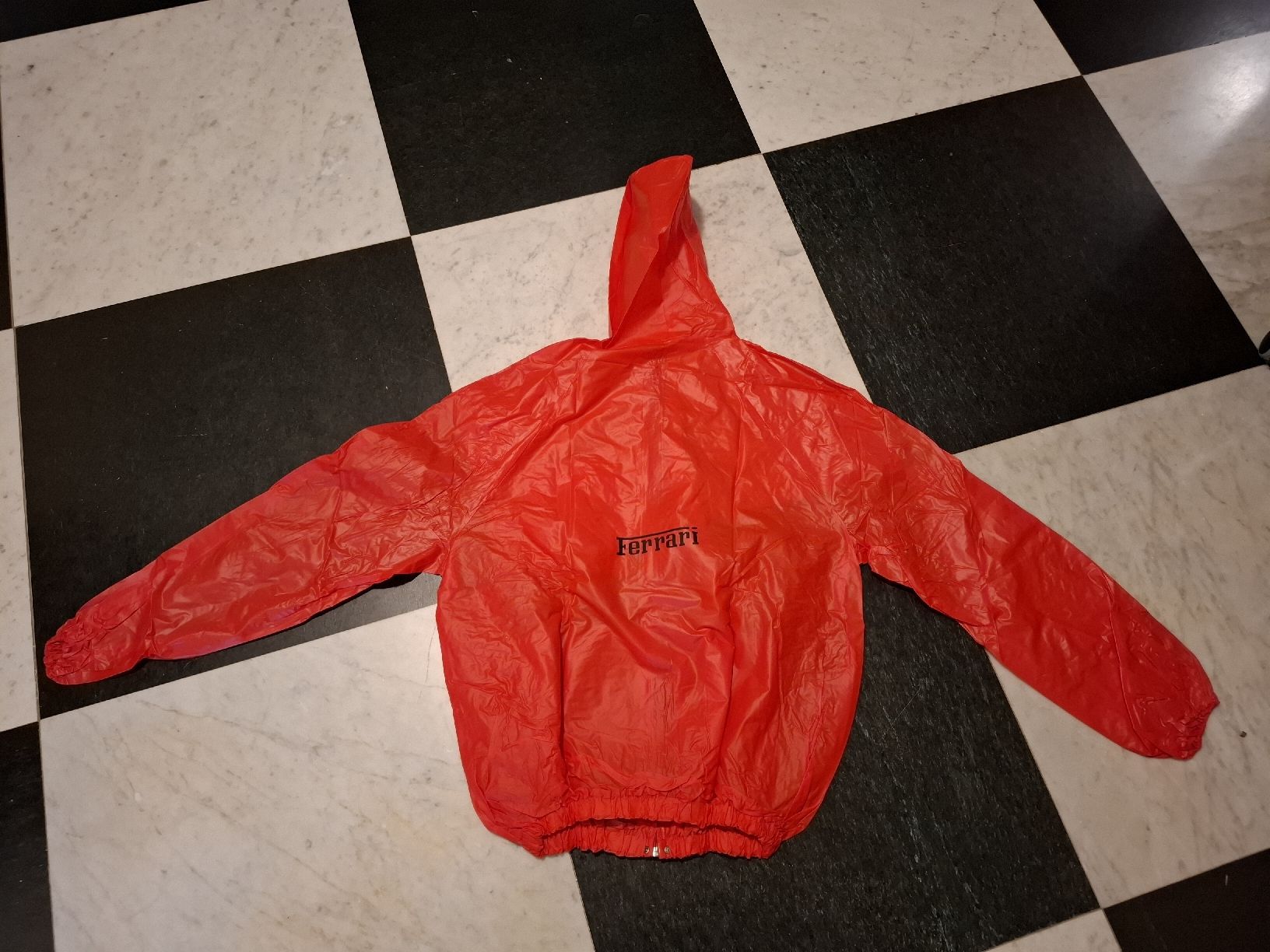Ferrari Giacche: Veste imperméable Ferrari / Agip – Usato da Le Locle venduto da Maria.222 1