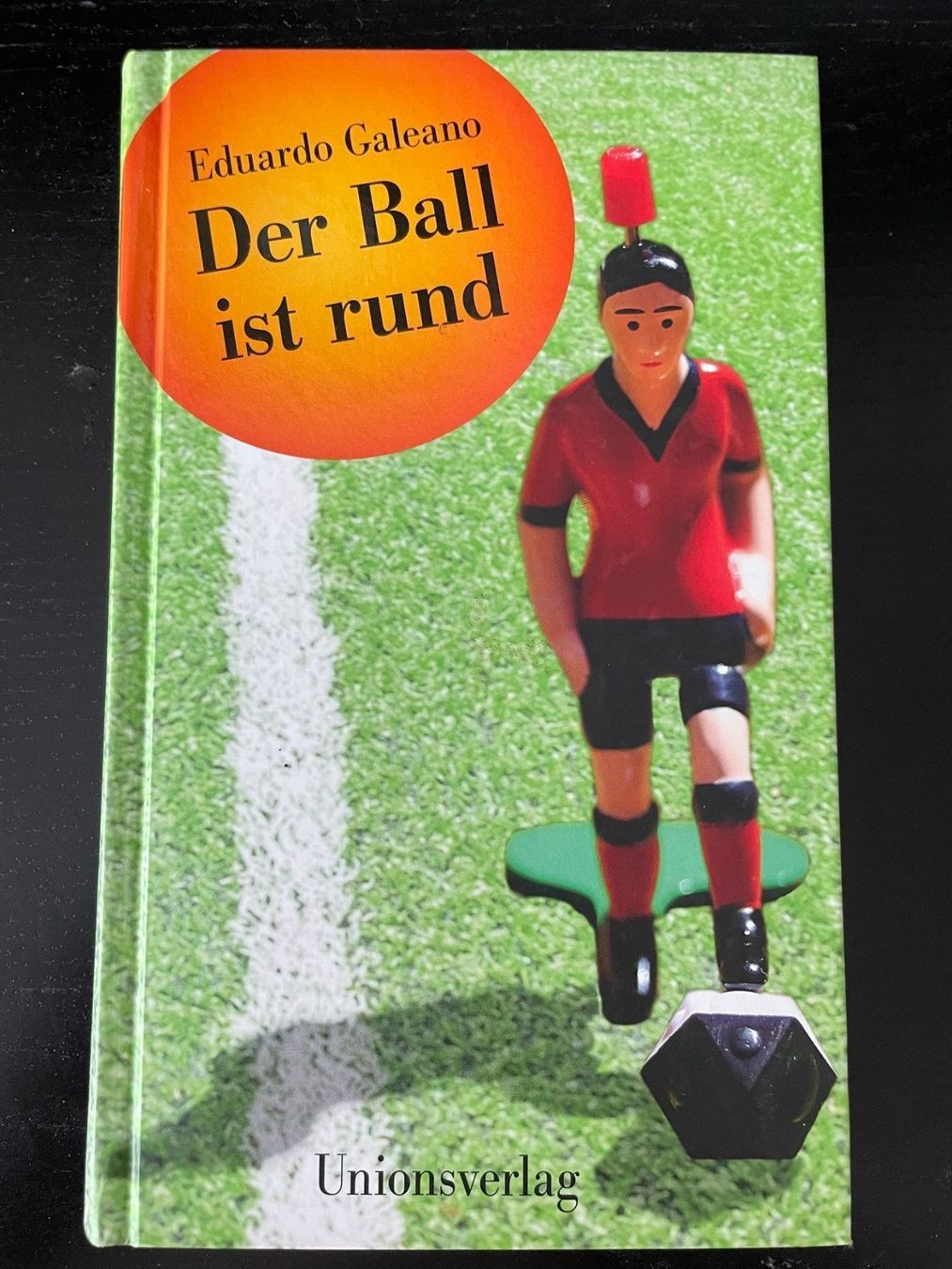 Libri: Der Ball ist rund - Eduardo Galeano – Usato da Hombrechtikon venduto da Uptowns