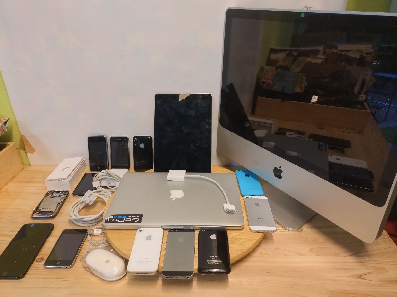 Apple PC: Lot D'articles Apple Imac iPhone Ipod Ipad Macbook pro ect. – Difettoso da Farvagny-le-Grand venduto da LaCaverne