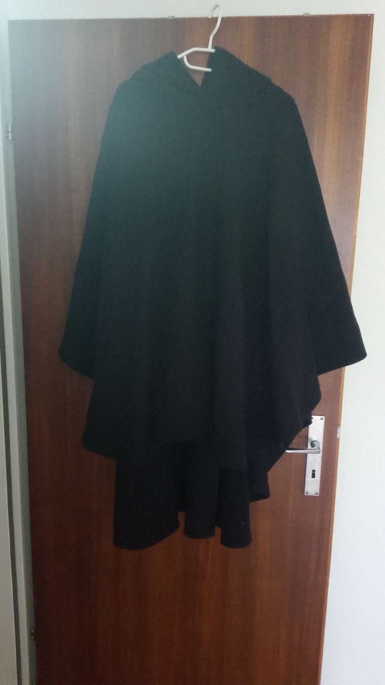 Sonstige Kleidung & Accessoires: 100% Wollponcho unisex – Neu (gemäss Beschreibung) aus Birsfelden von aer_q78f