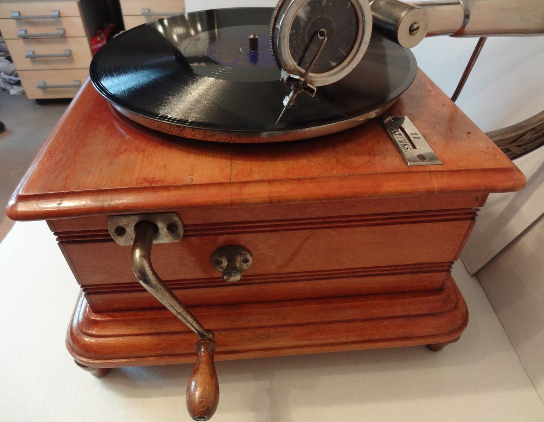 Plattenspieler: Schweizer Trichter-Grammophon mit Münzeinwurf – Gebraucht aus Hemishofen von Phonomandy 4