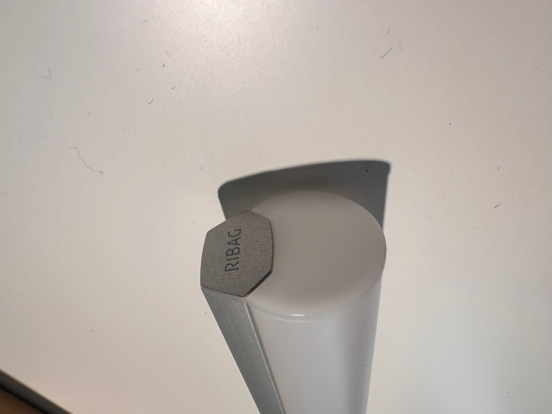 Ribag Lampadari & plafoniere: LED Pendelleuchte Aroa von Ribag – Nuovo (secondo la descrizione) da Suhr venduto da leuchtenshop 4