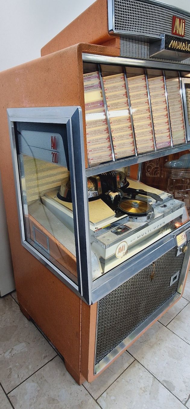 Jukebox: Musikbox Jukebox AMI G200 mit Bluetooth Empfänger – Usato da Geroldswil venduto da jukeman 1