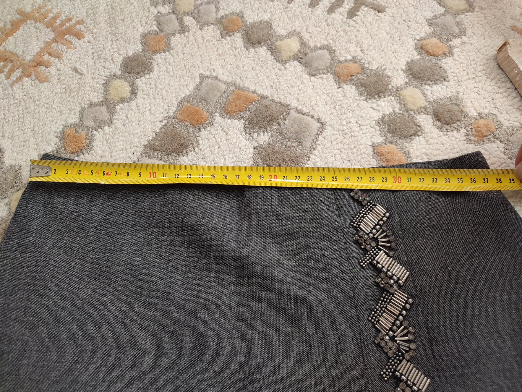 Max Mara Gonne: MaxMara Rock, grau, Gr. 38, mit Schmuckapplikationen. – Nuovo (secondo la descrizione) da Zürich venduto da sim_my2m 4
